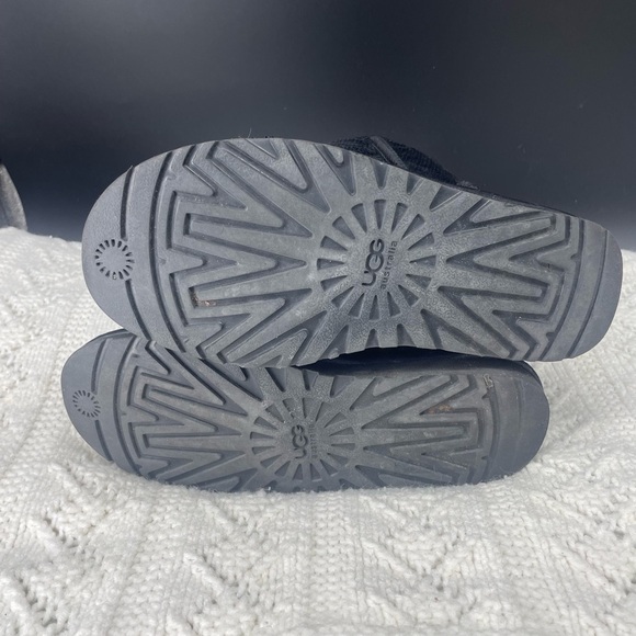 3/$30 UGG Women’s 6 Black Sequin Sheepskin Lined Boots Party Sparkle Diva Comfy - Picture 6 of 7